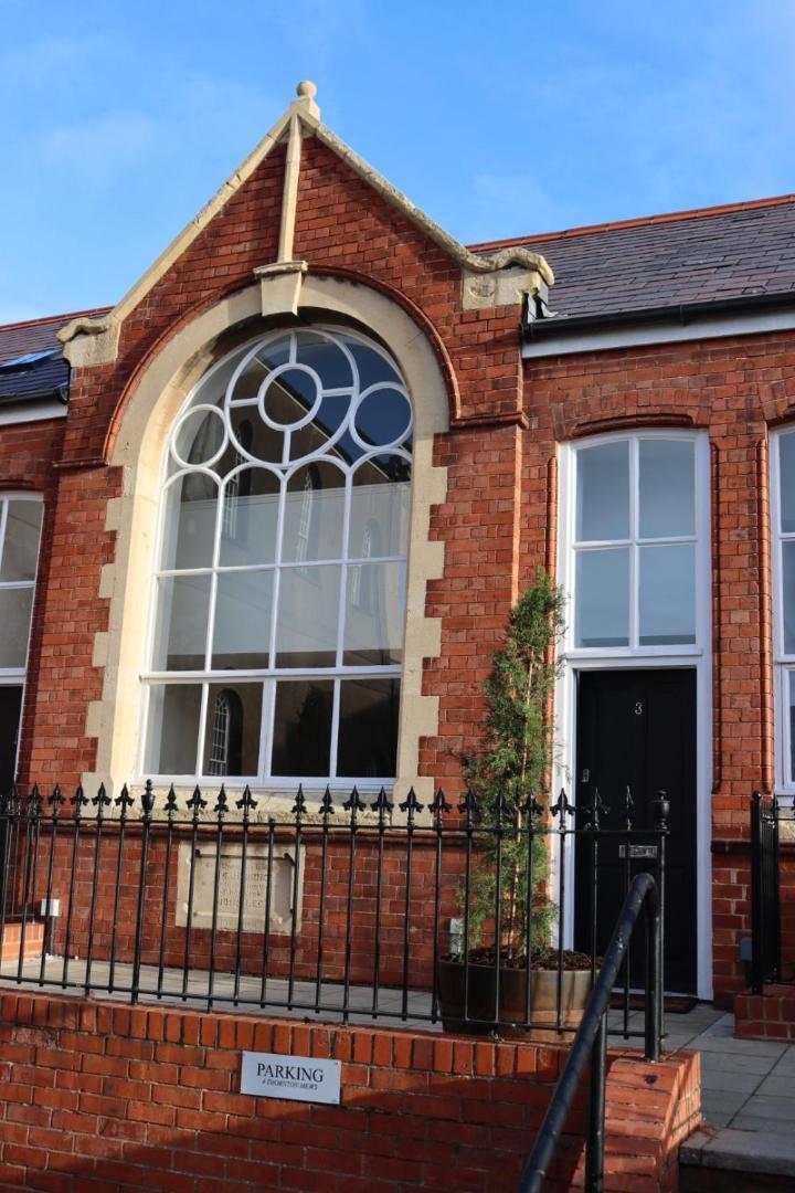 Thornton House Luxury Accommodation in the Town Centre with Private Parking