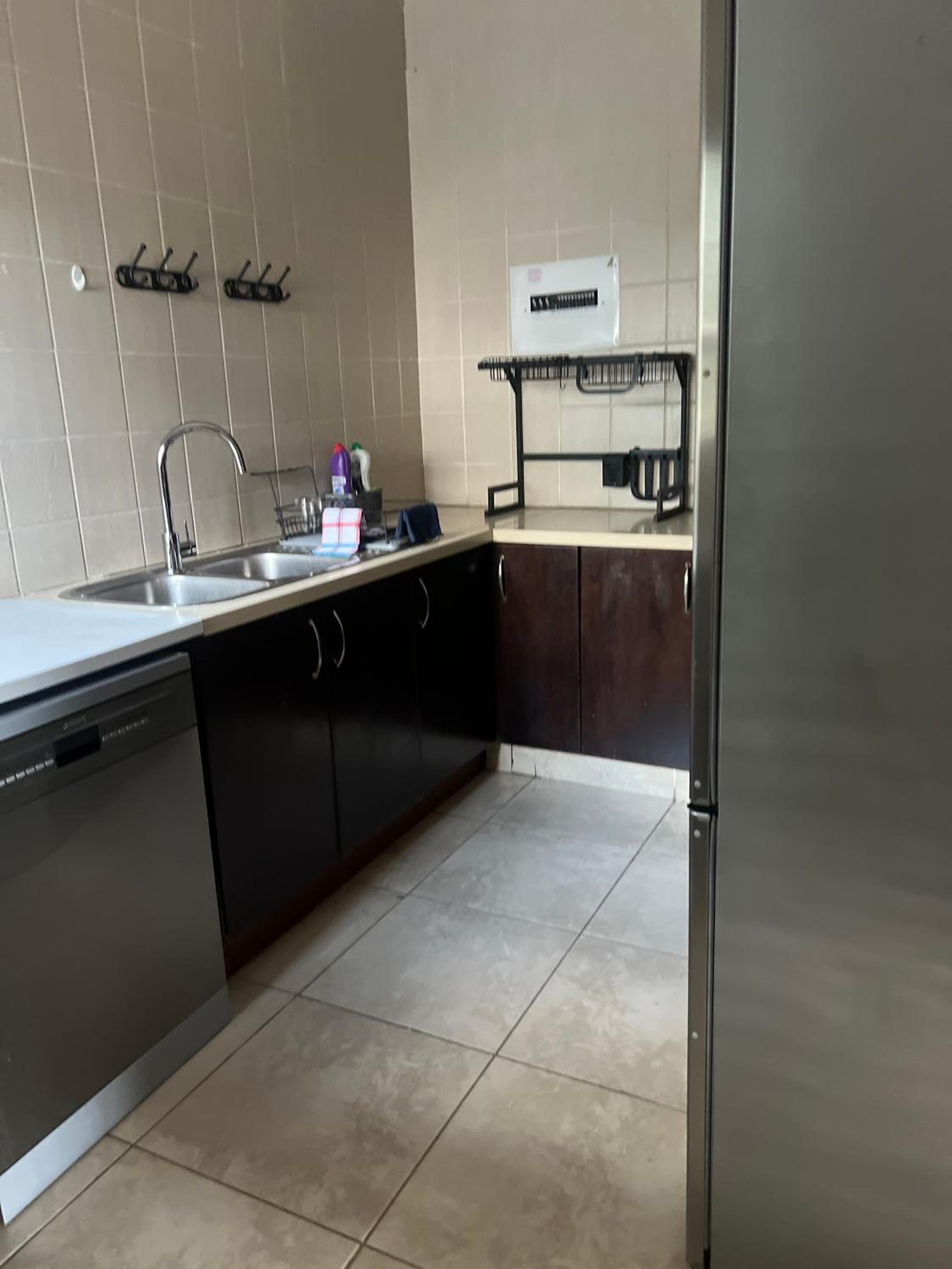 Fourways Luxurious 5-Bed Home view 5
