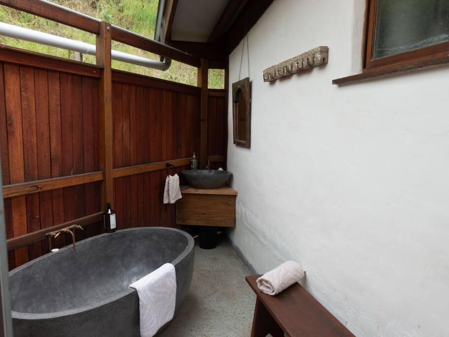 Cob Cabin - Sacred Earth Farm