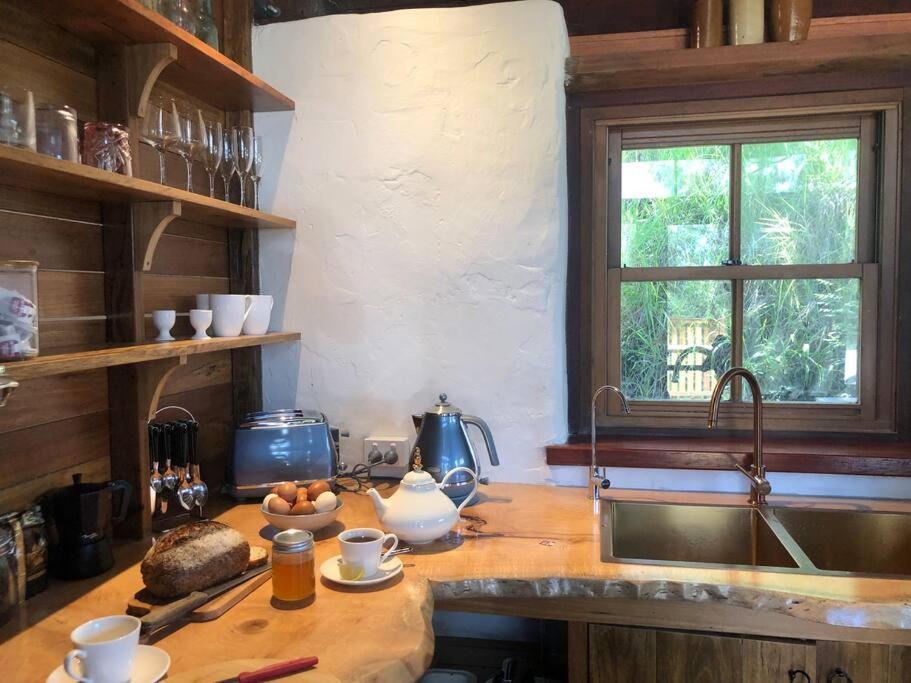 Cob Cabin - Sacred Earth Farm
