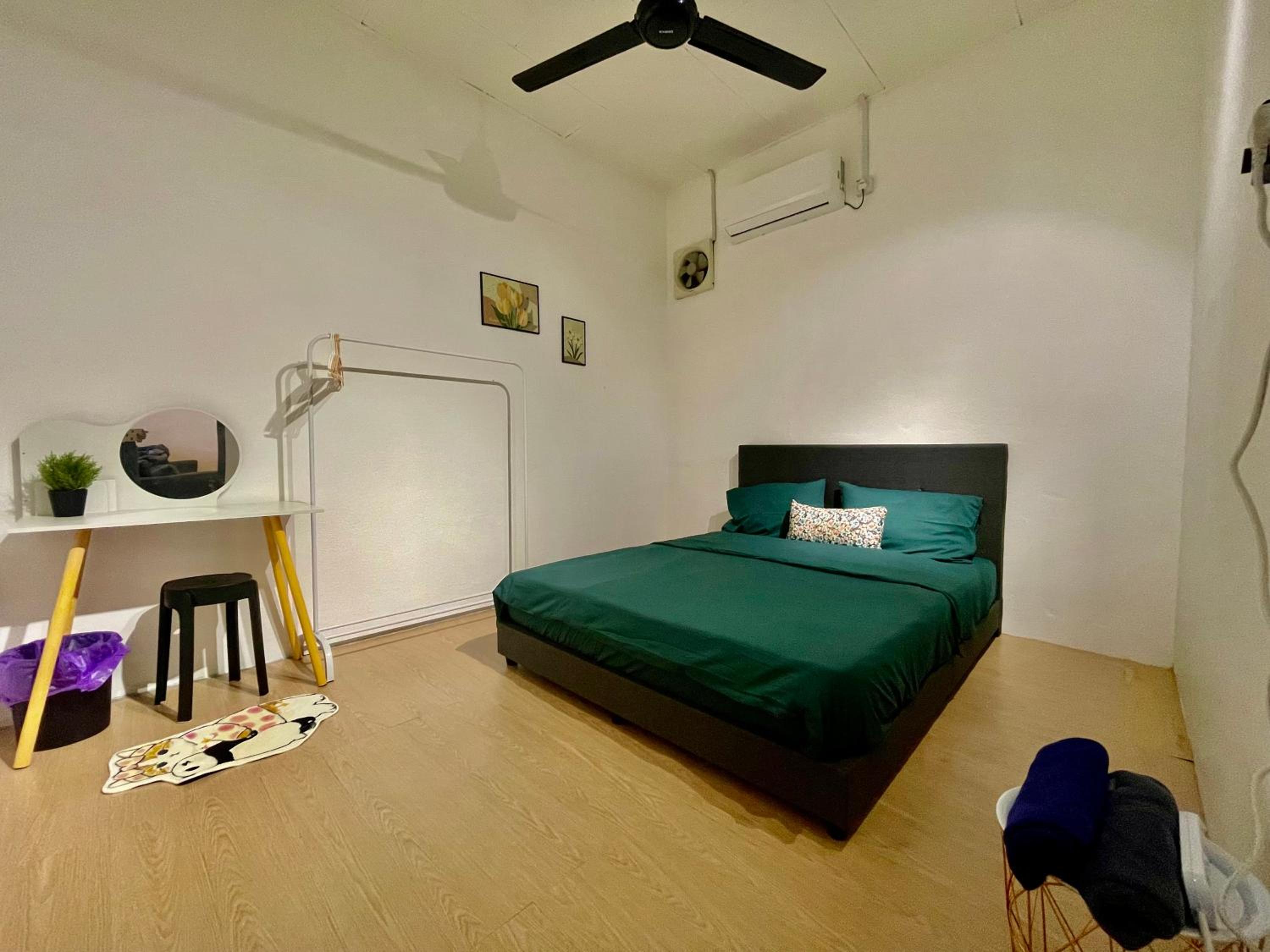 Home41#6pax#netflix#NearIconCity&AeonAlma photo 3