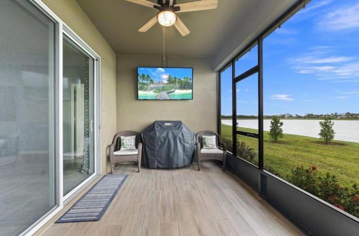 Cozy Waterfront Paradise, Private Room view 4