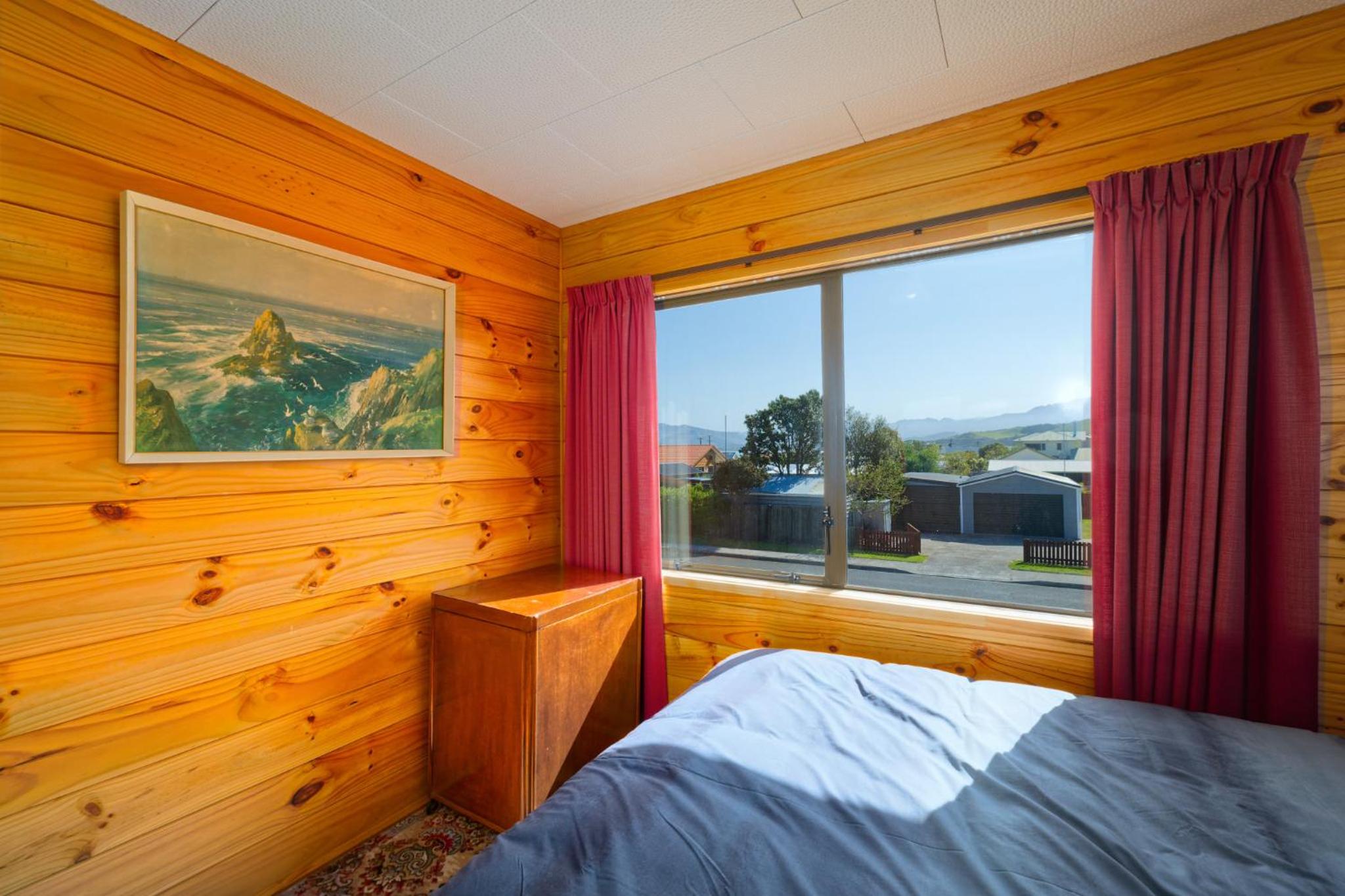 A Classic Kiwi Bach in South Bay view 5