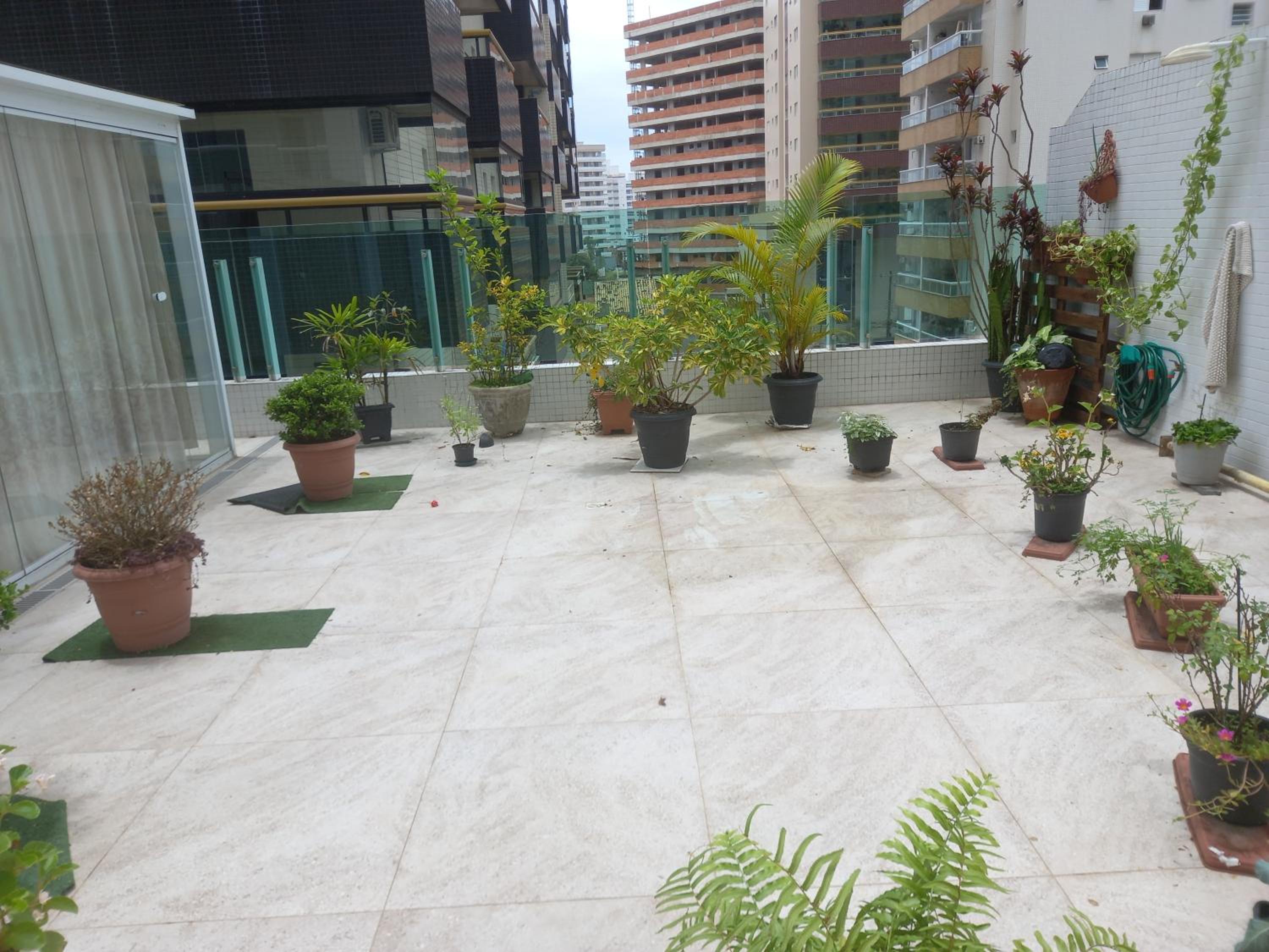 MEGA apto com Garden coberto! 2min da praia