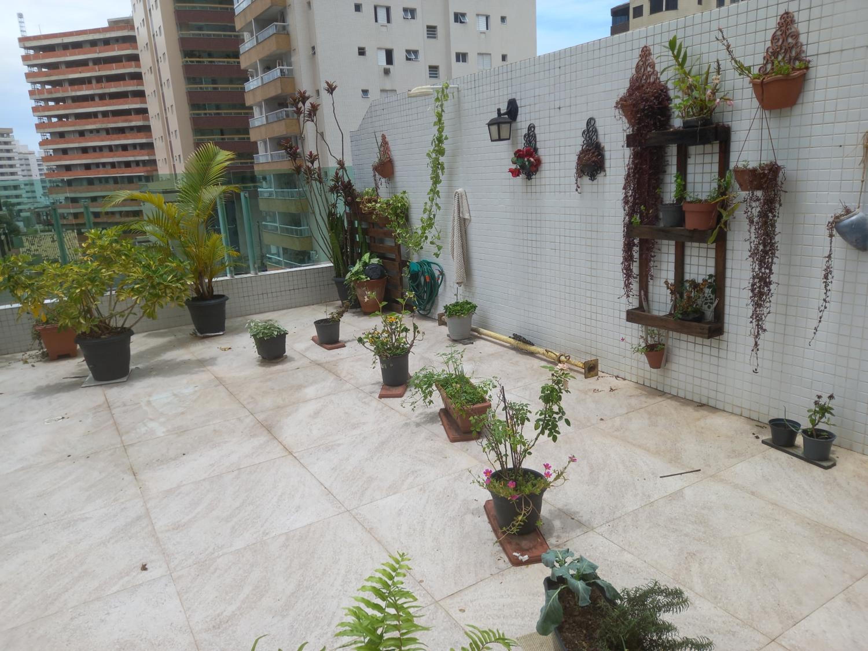 MEGA apto com Garden coberto! 2min da praia