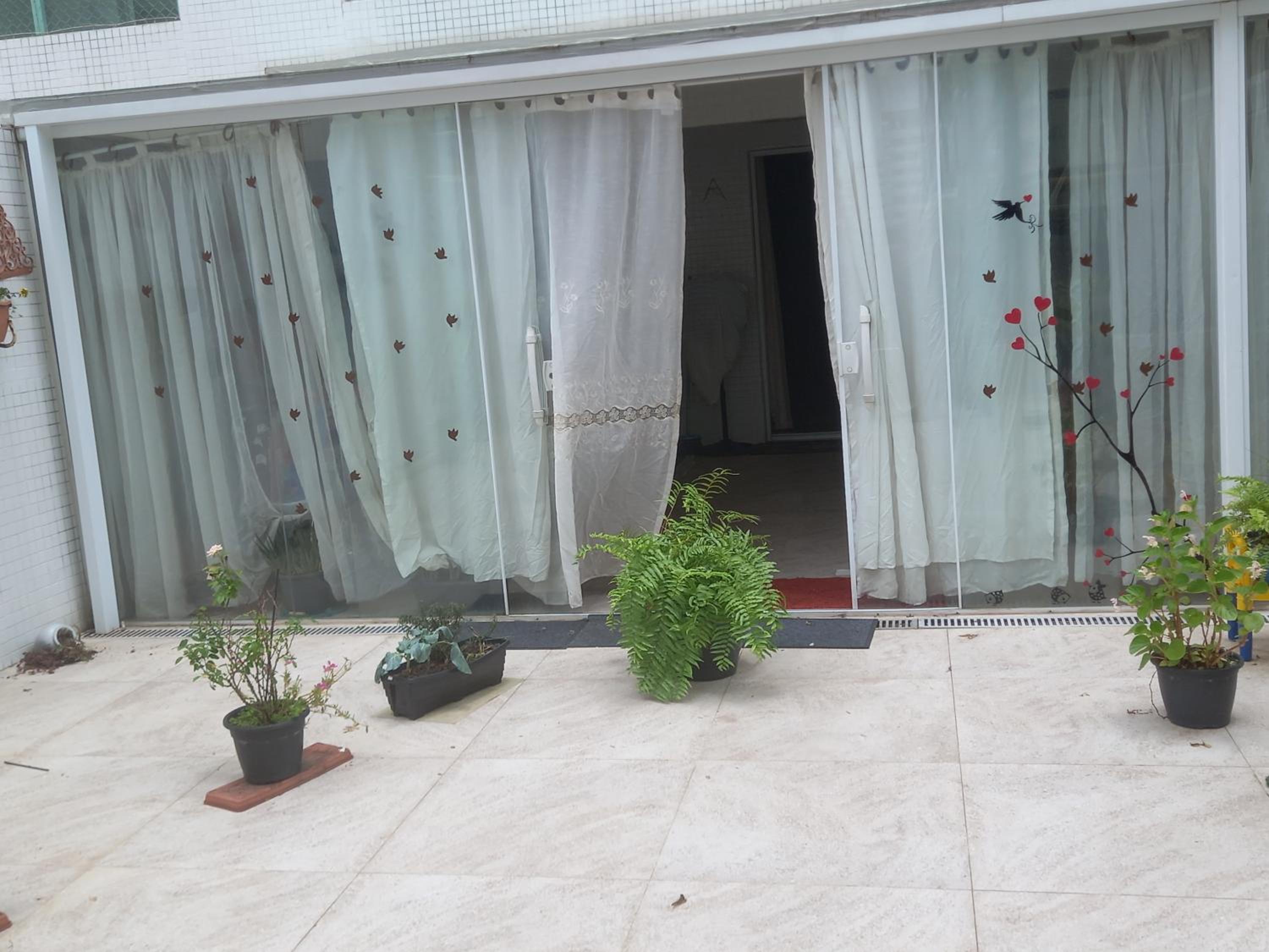 MEGA apto com Garden coberto! 2min da praia