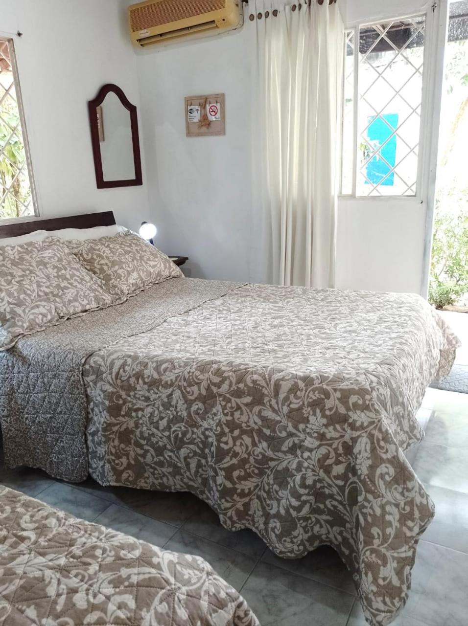 Hostal CORALES