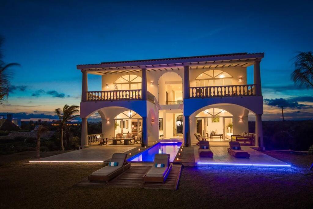 Beautiful Paradise - Beachfront