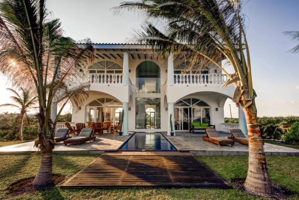 Beautiful Paradise - Beachfront