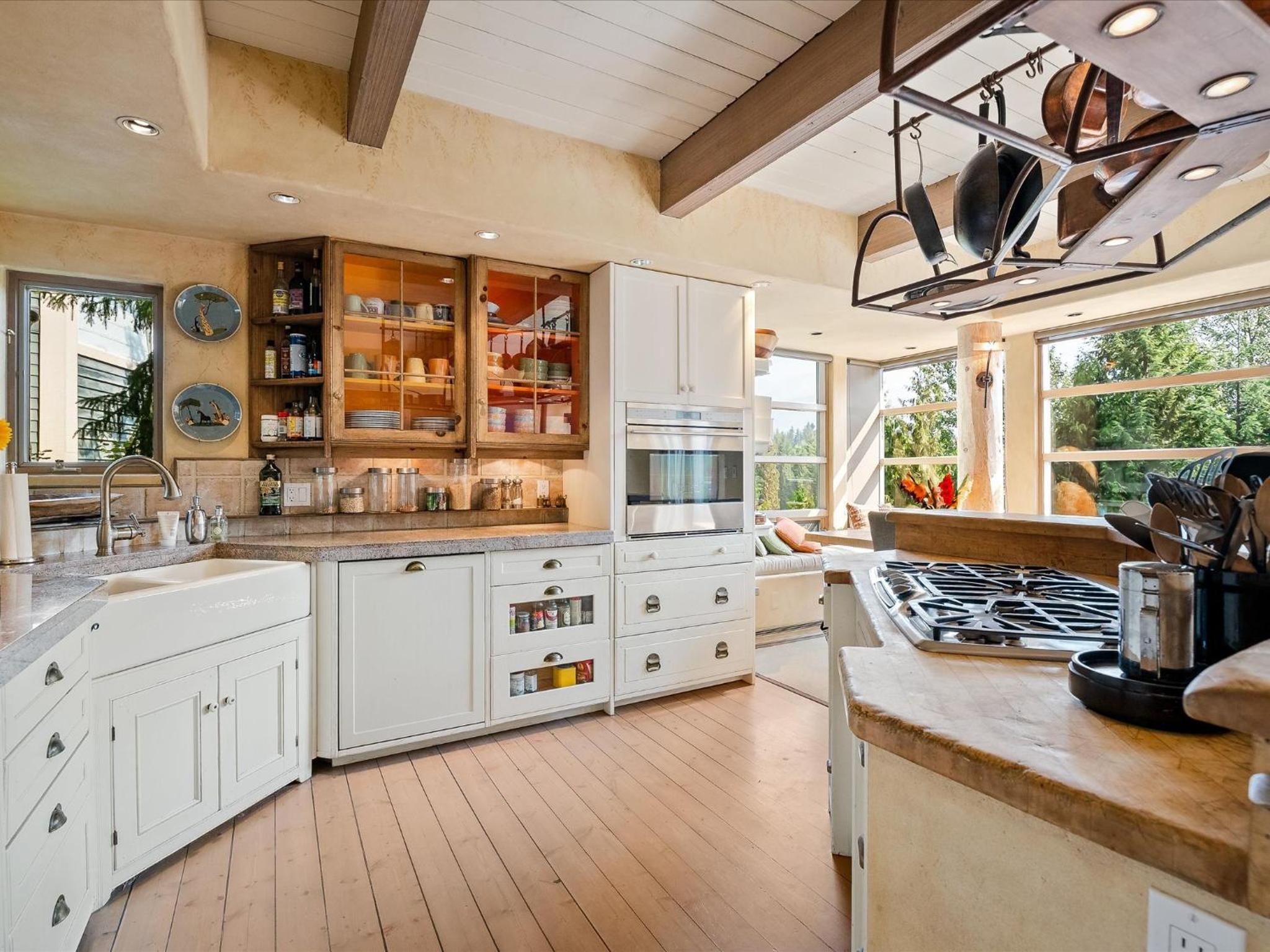 New Listing Unique Luxury 6 bedroom Chalet including 4 bedrooms and beautiful 2 bedroom suite