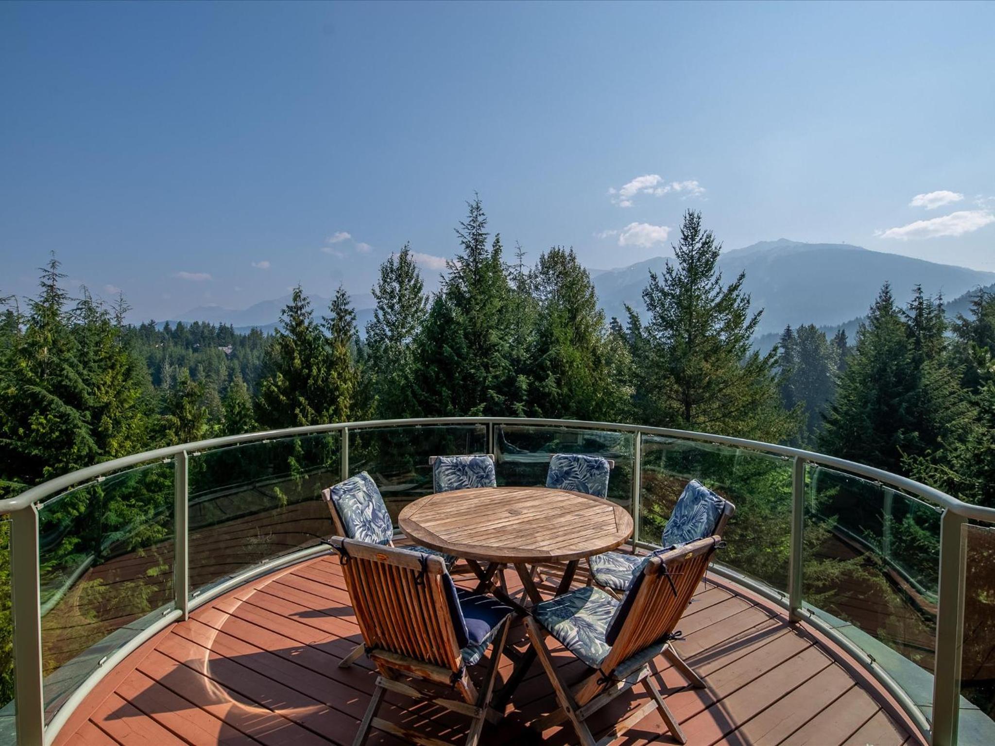 New Listing Unique Luxury 6 bedroom Chalet including 4 bedrooms and beautiful 2 bedroom suite