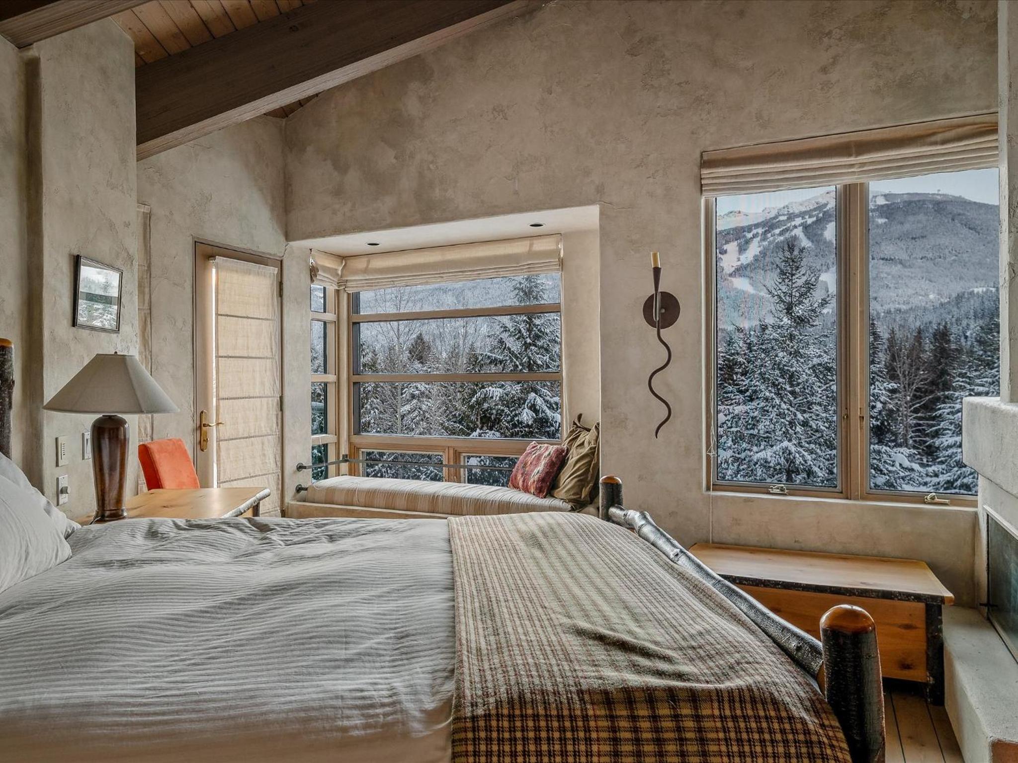 New Listing Unique Luxury 6 bedroom Chalet including 4 bedrooms and beautiful 2 bedroom suite