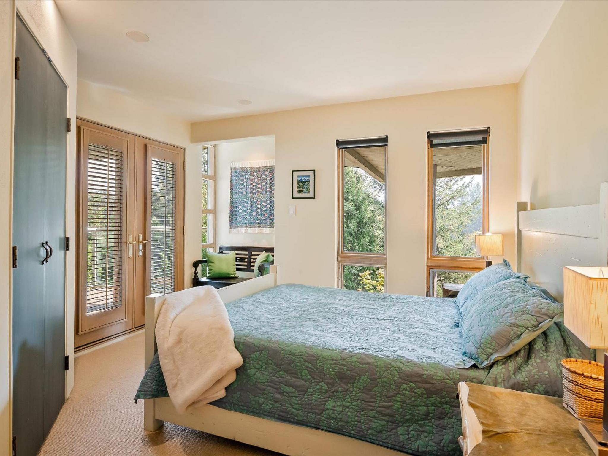 New Listing Unique Luxury 6 bedroom Chalet including 4 bedrooms and beautiful 2 bedroom suite