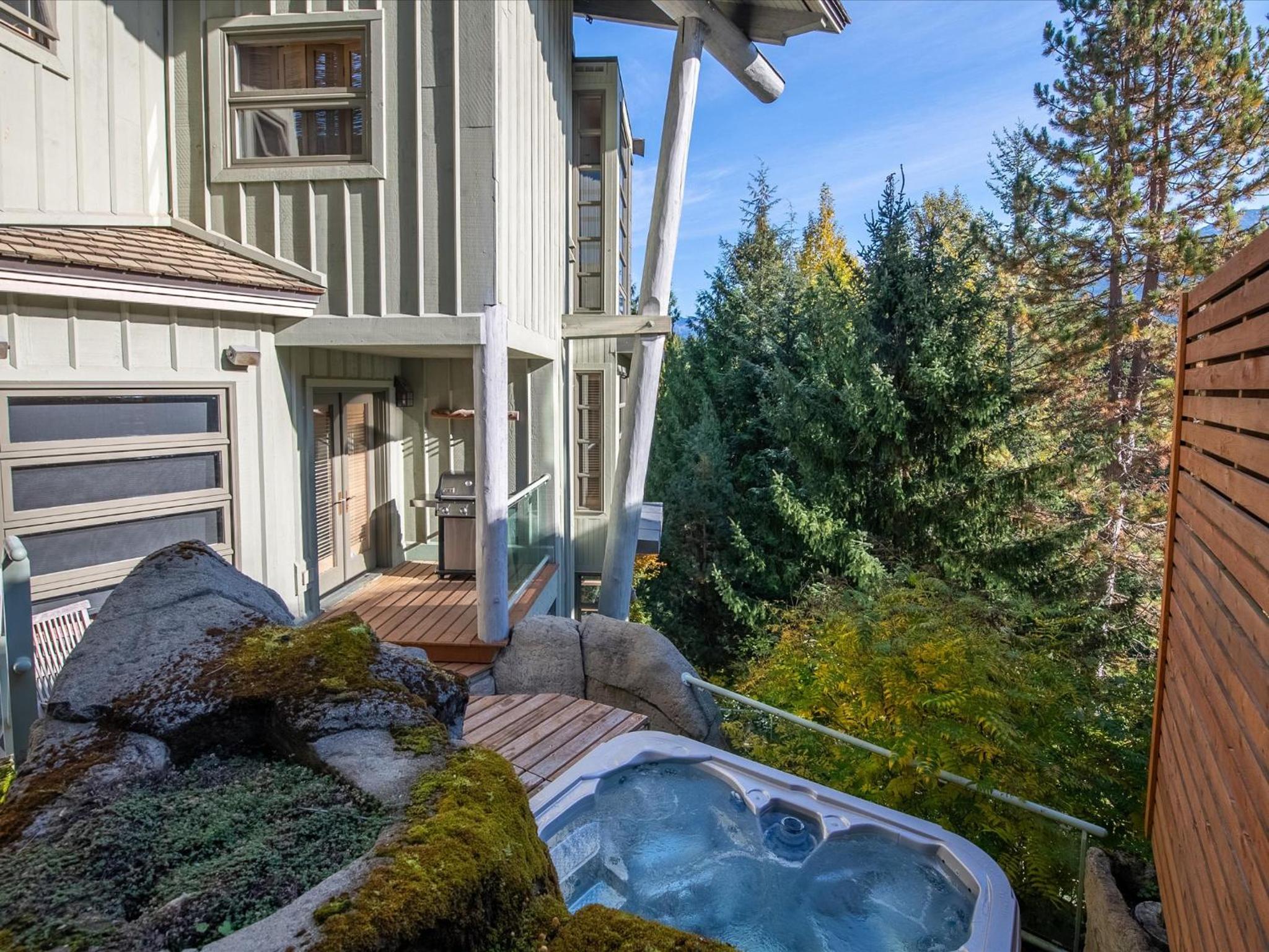 New Listing Unique Luxury 6 bedroom Chalet including 4 bedrooms and beautiful 2 bedroom suite