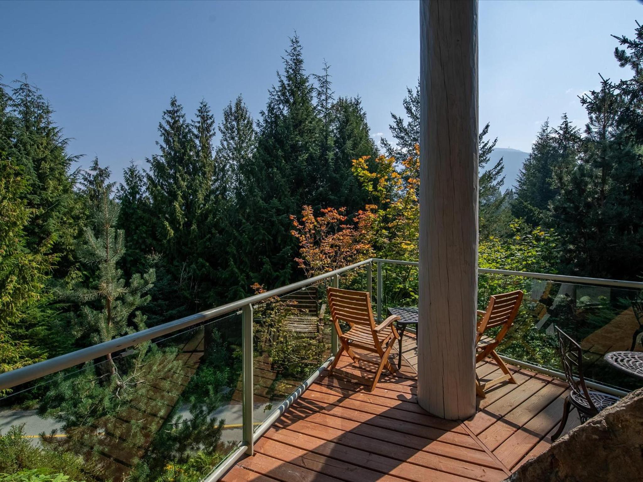 New Listing Unique Luxury 6 bedroom Chalet including 4 bedrooms and beautiful 2 bedroom suite