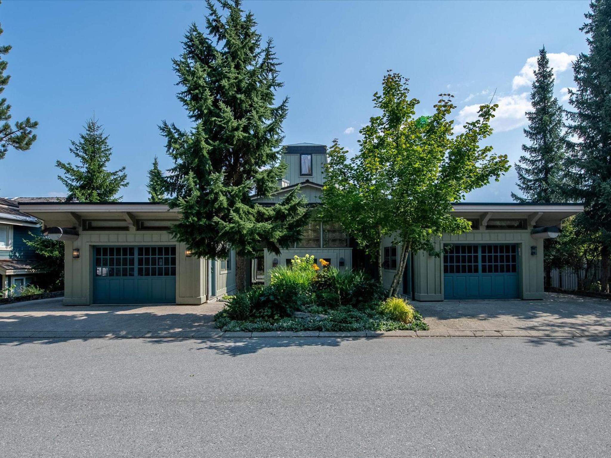 New Listing Unique Luxury 6 bedroom Chalet including 4 bedrooms and beautiful 2 bedroom suite