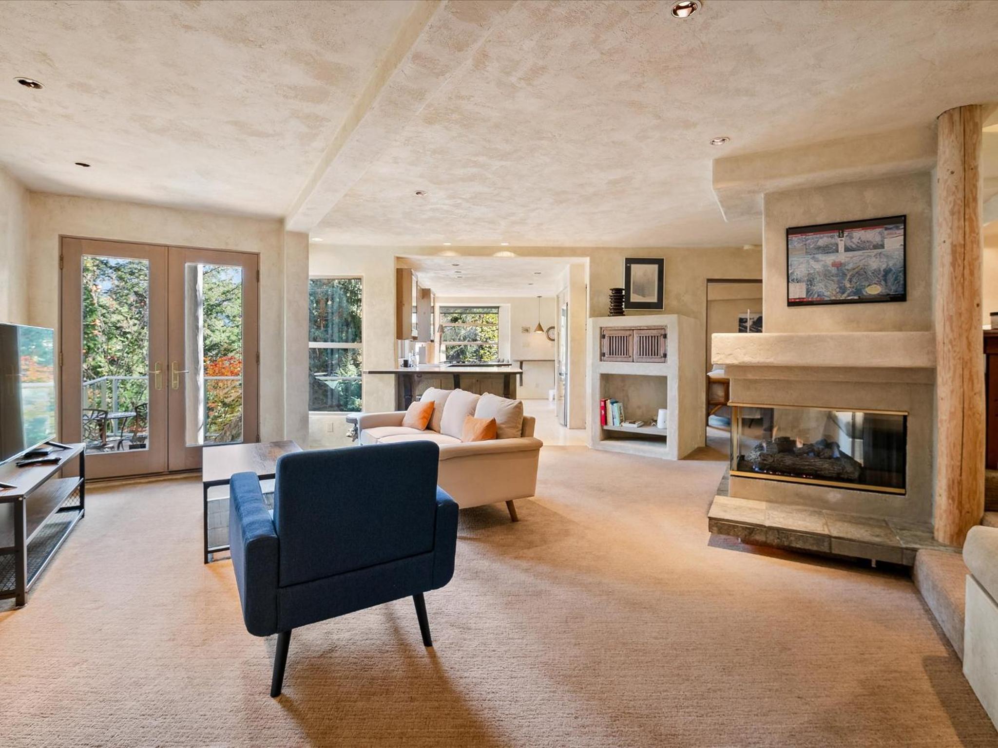 New Listing Unique Luxury 6 bedroom Chalet including 4 bedrooms and beautiful 2 bedroom suite