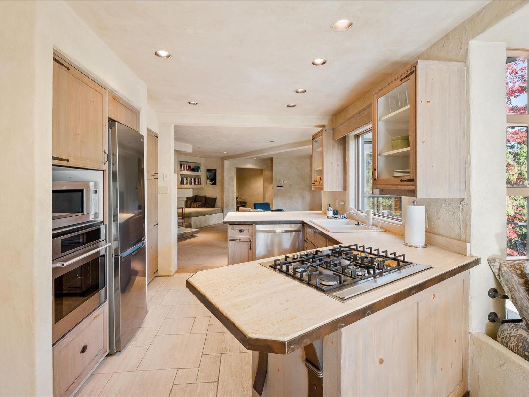 New Listing Unique Luxury 6 bedroom Chalet including 4 bedrooms and beautiful 2 bedroom suite