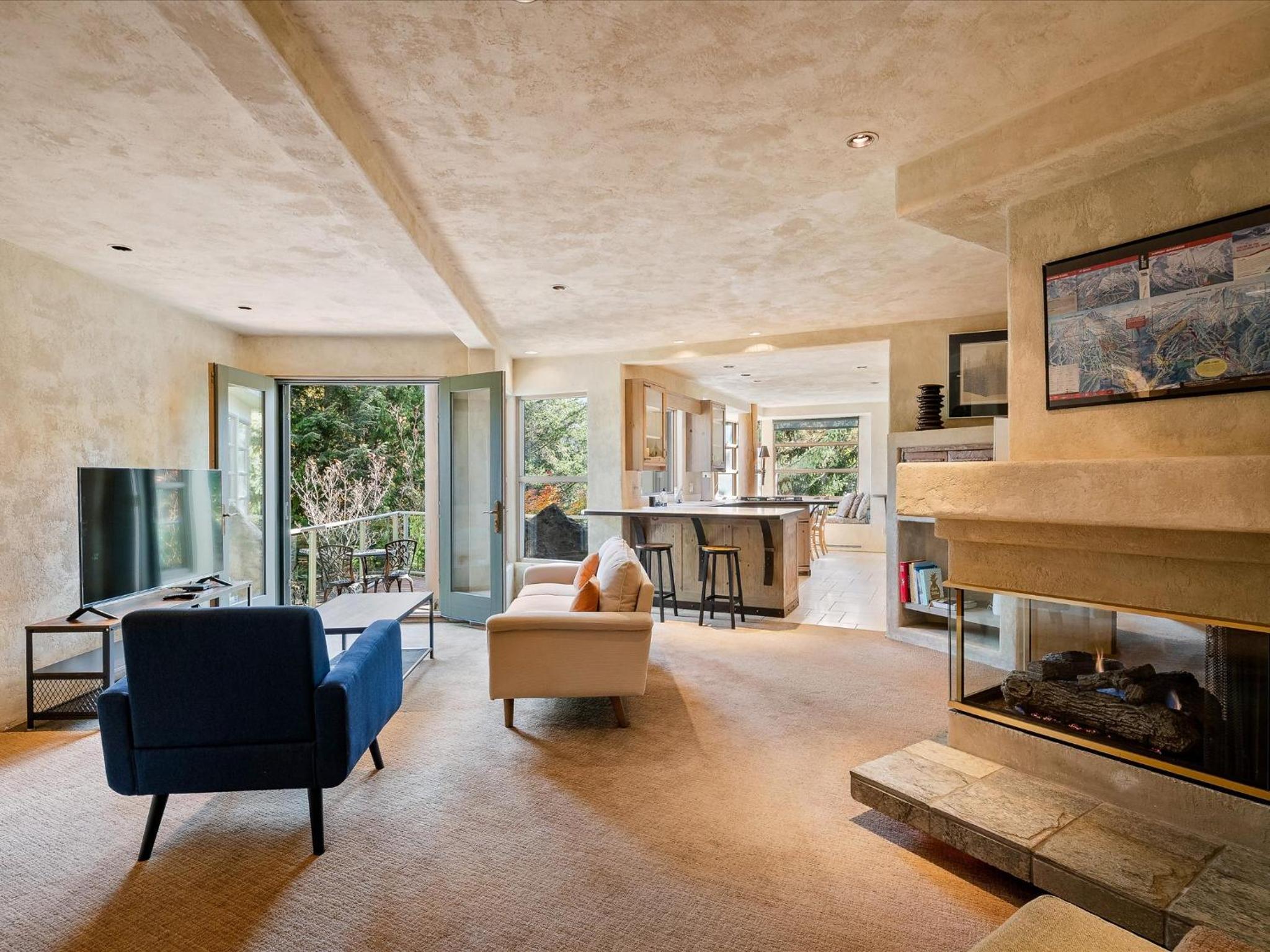 New Listing Unique Luxury 6 bedroom Chalet including 4 bedrooms and beautiful 2 bedroom suite