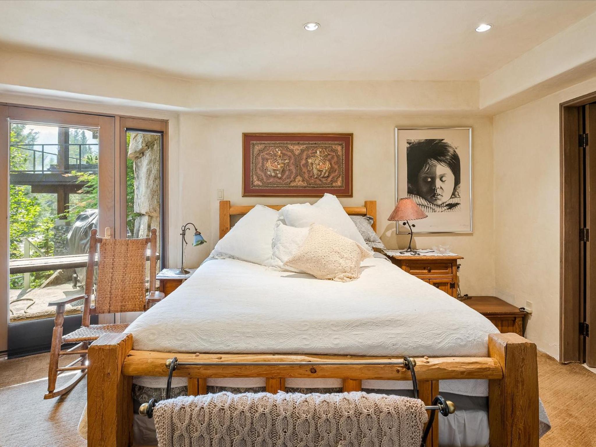 New Listing Unique Luxury 6 bedroom Chalet including 4 bedrooms and beautiful 2 bedroom suite