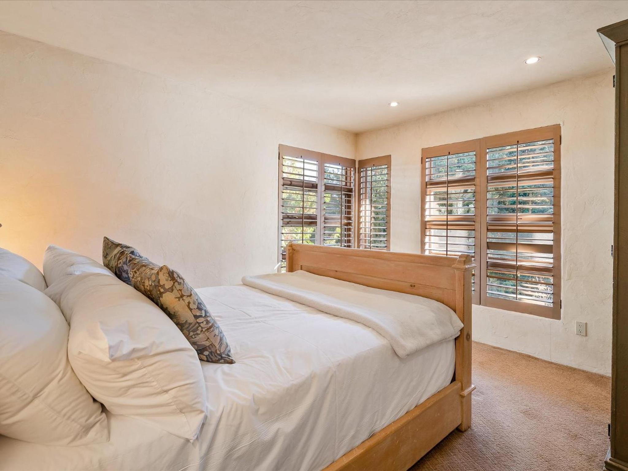 New Listing Unique Luxury 6 bedroom Chalet including 4 bedrooms and beautiful 2 bedroom suite