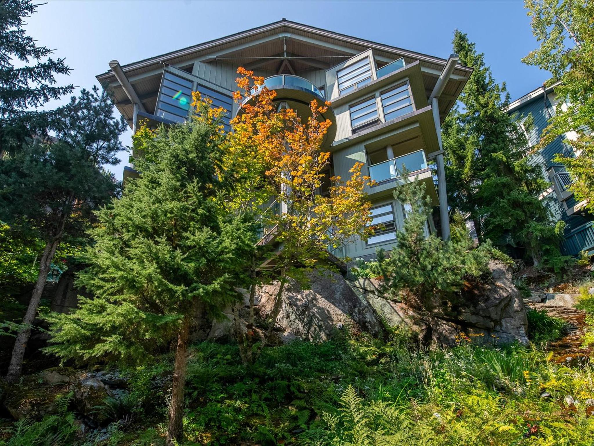 New Listing Unique Luxury 6 bedroom Chalet including 4 bedrooms and beautiful 2 bedroom suite