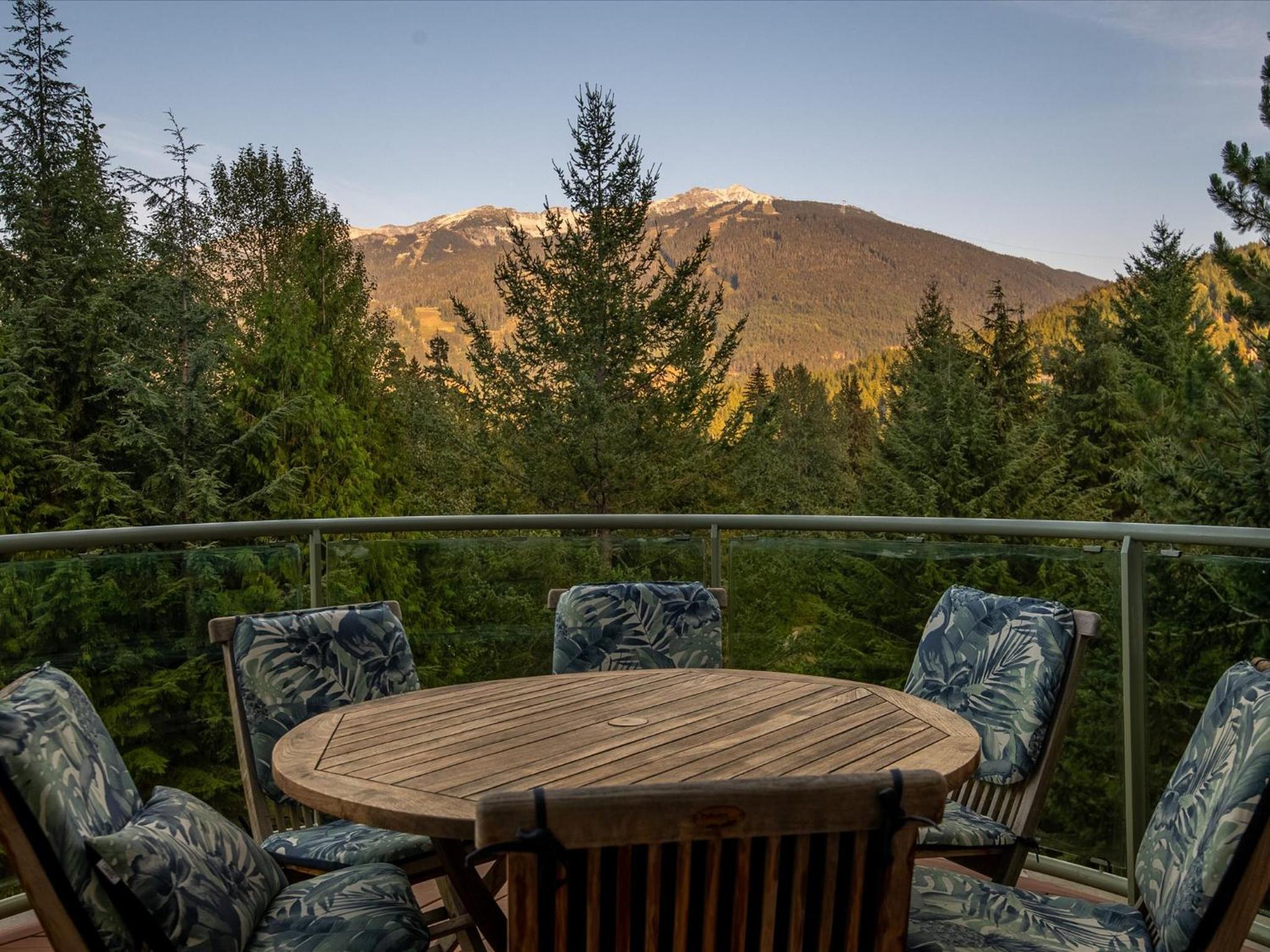 New Listing Unique Luxury 6 bedroom Chalet including 4 bedrooms and beautiful 2 bedroom suite