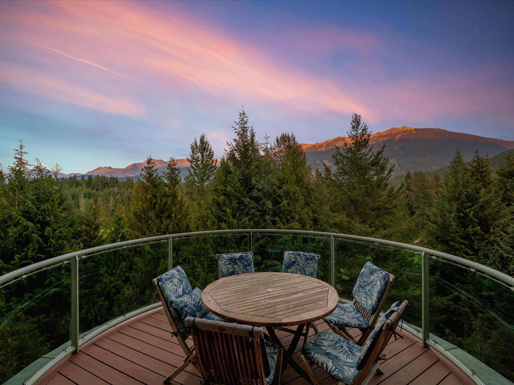 New Listing Unique Luxury 6 bedroom Chalet including 4 bedrooms and beautiful 2 bedroom suite