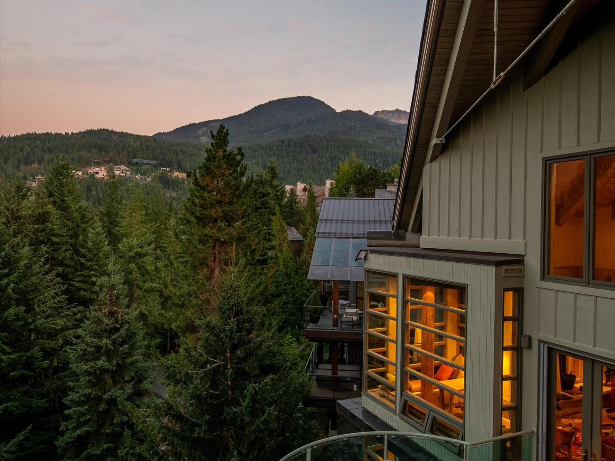 New Listing Unique Luxury 6 bedroom Chalet including 4 bedrooms and beautiful 2 bedroom suite