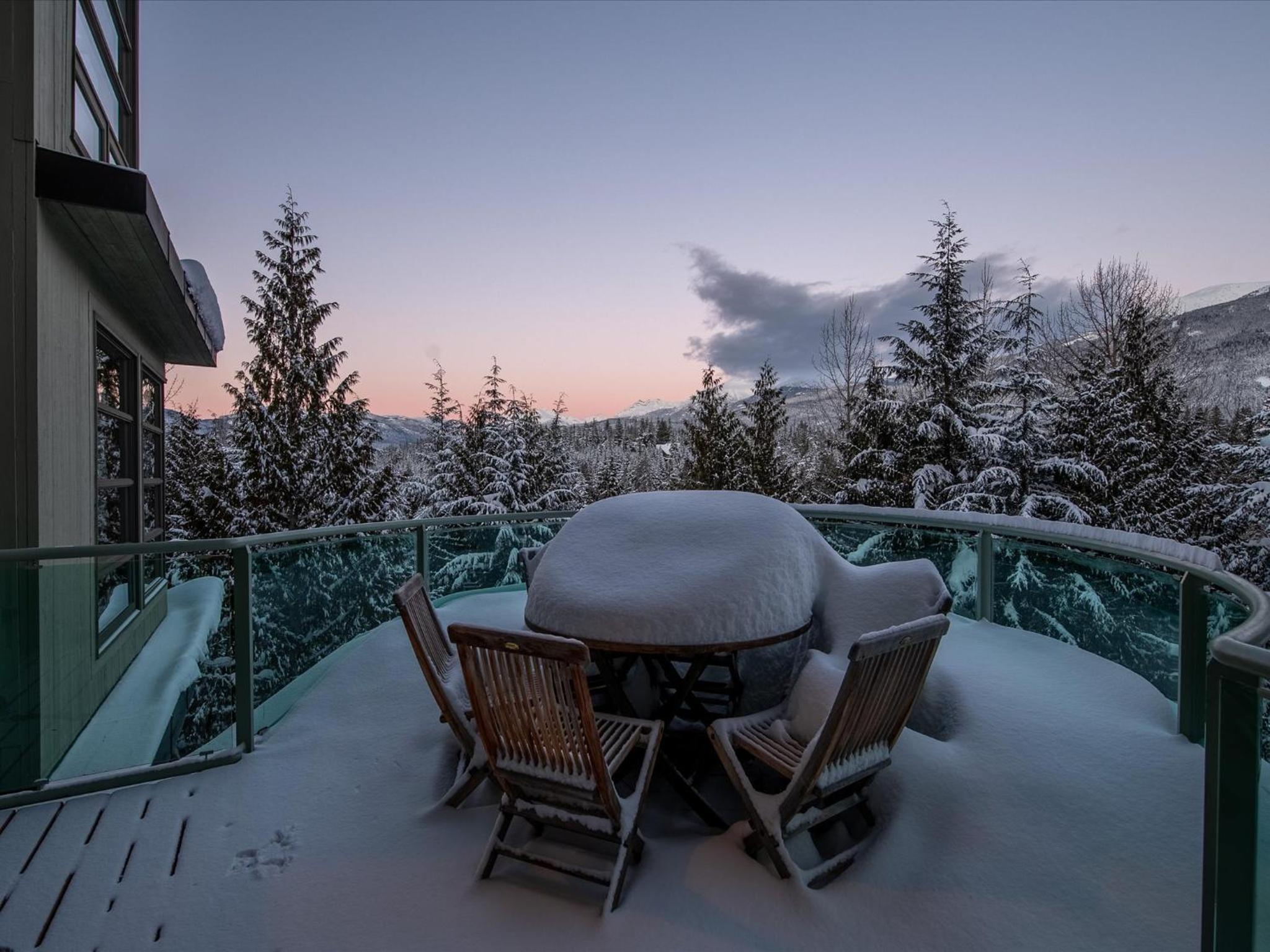 New Listing Unique Luxury 6 bedroom Chalet including 4 bedrooms and beautiful 2 bedroom suite