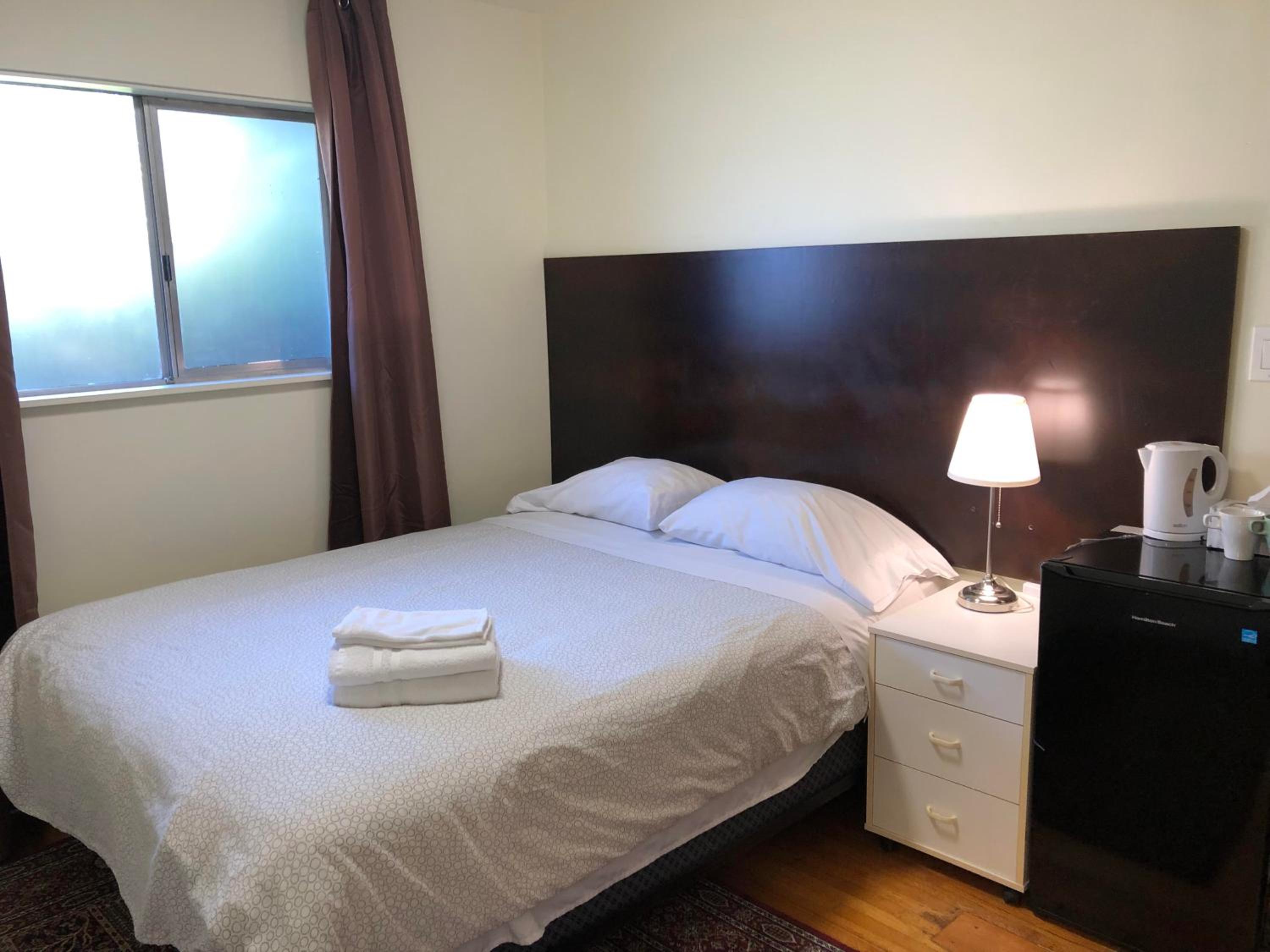 Comfort cottage guest house near subway station, bus and downtown