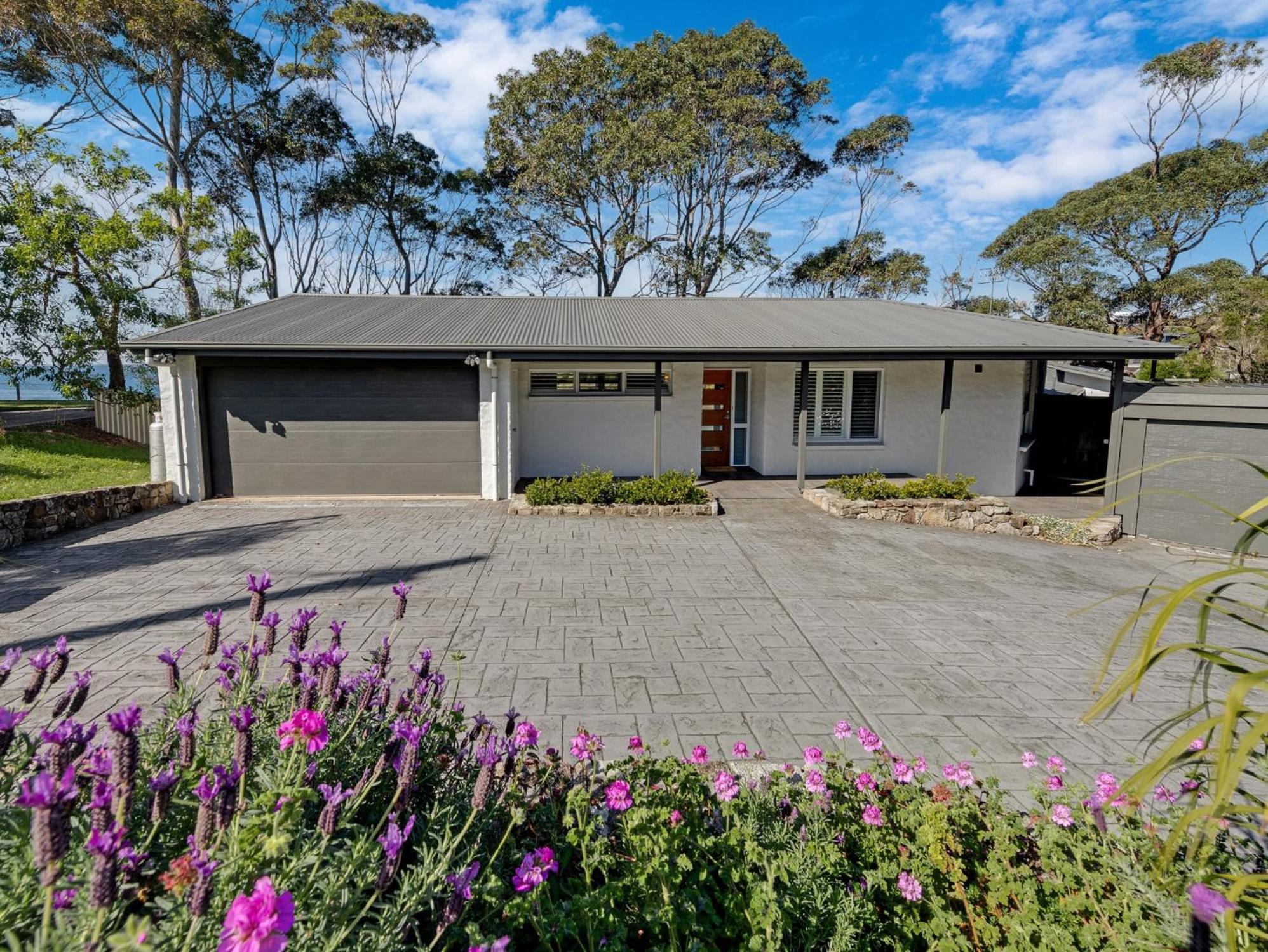 Oceanfront Beauty in Lilli Pilli