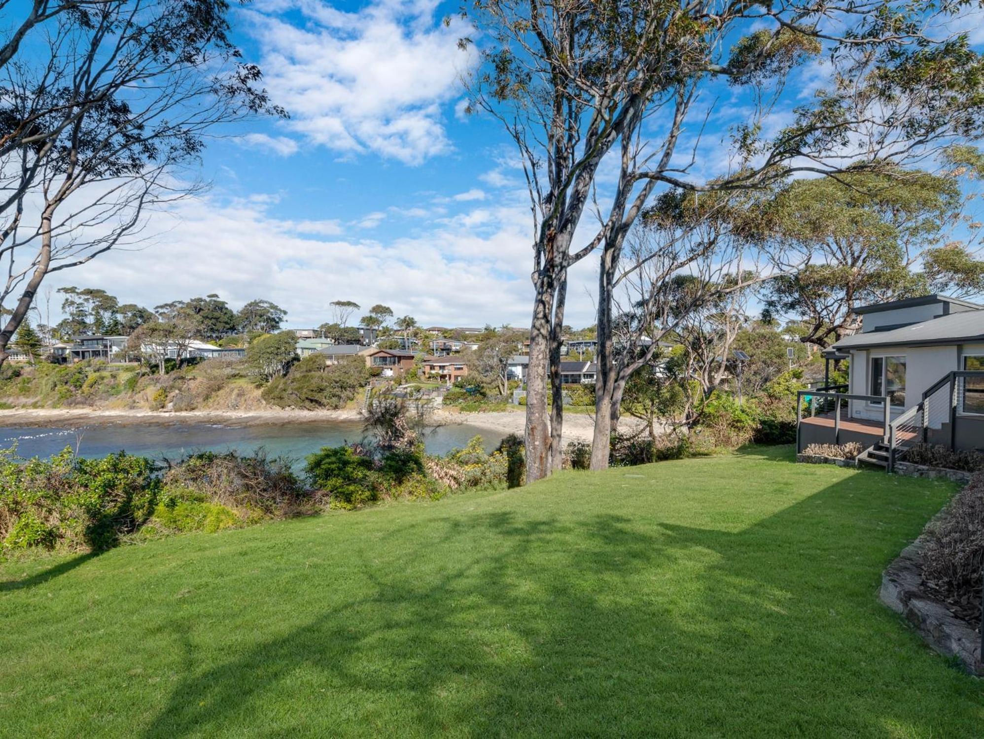 Oceanfront Beauty in Lilli Pilli