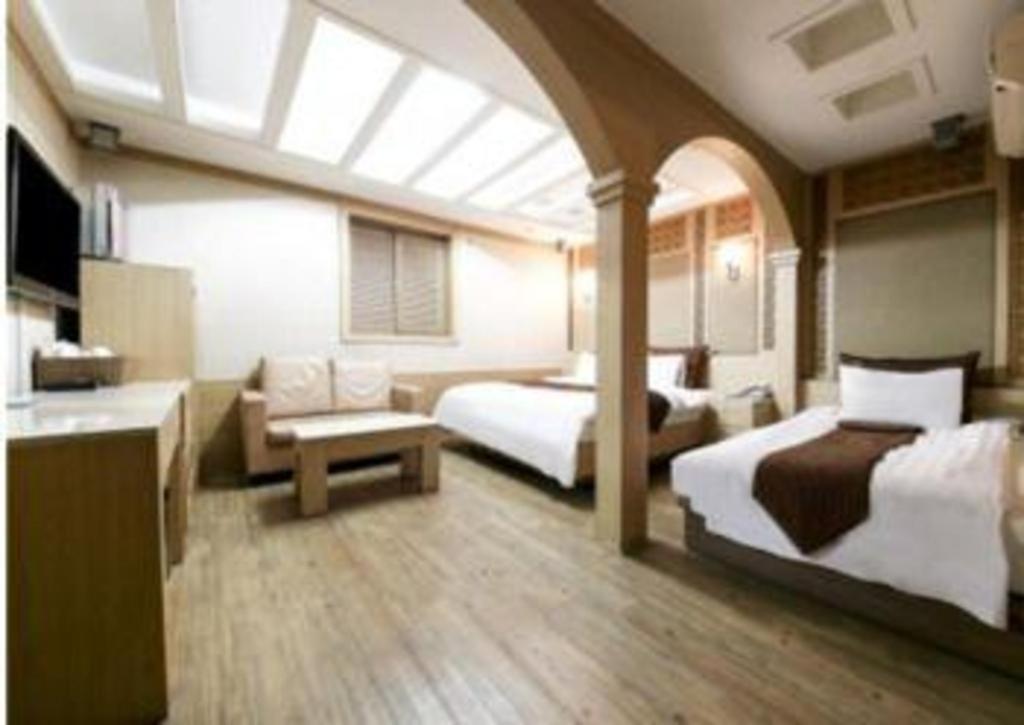 Kobos Hotel