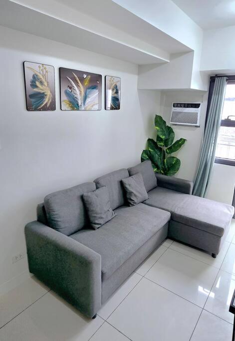 1BR T2 with Balcony Panoramic View at Horizons 101 view 4