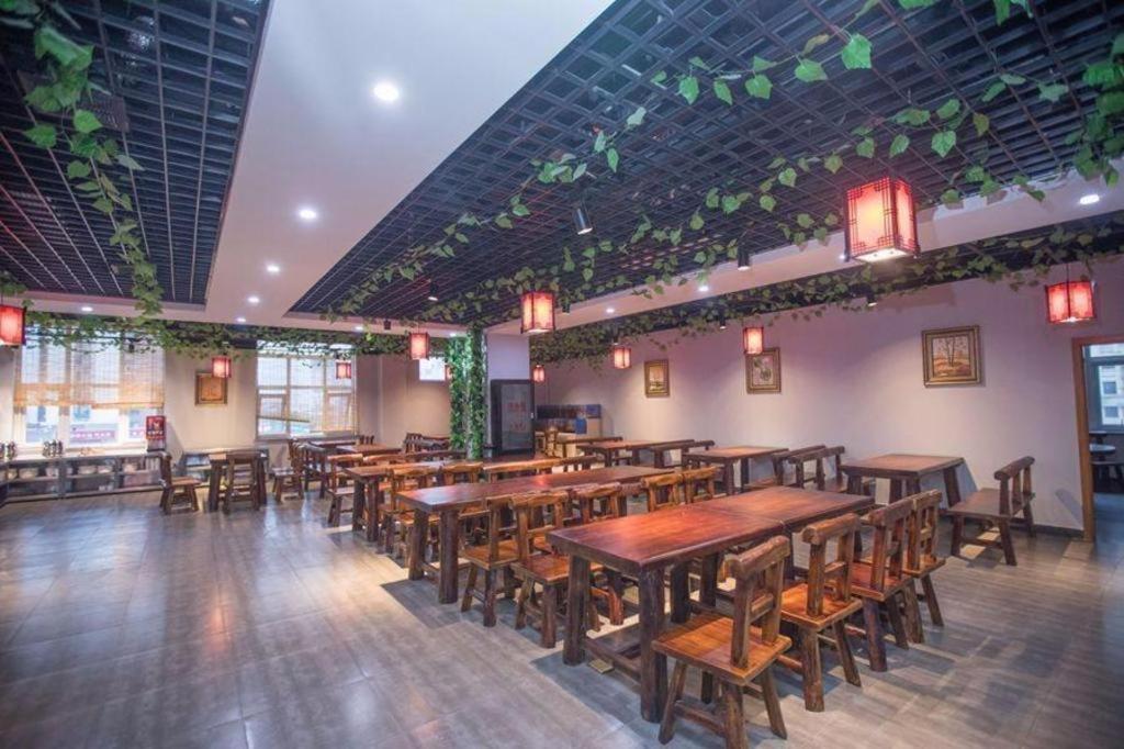 Chonpines Hotels·Tianjin South Railway Station