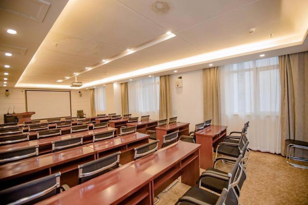 Chonpines Hotels·Tianjin South Railway Station