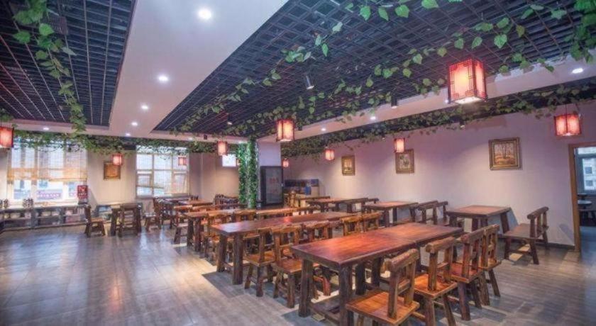 Chonpines Hotels·Tianjin South Railway Station