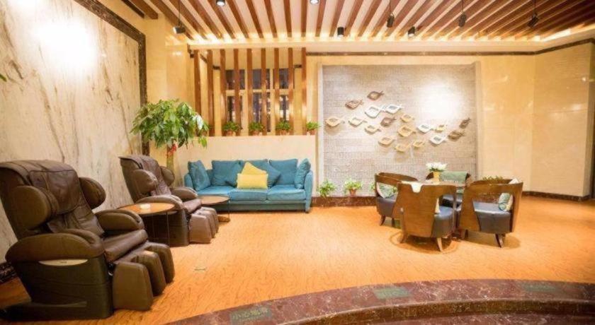Chonpines Hotels·Tianjin South Railway Station