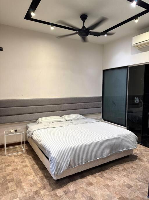 Expressionz Professional Suites Studio