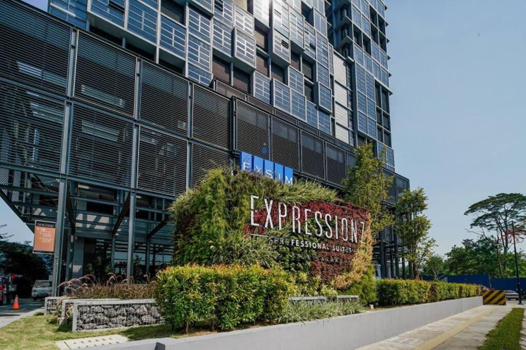 Expressionz Professional Suites Studio