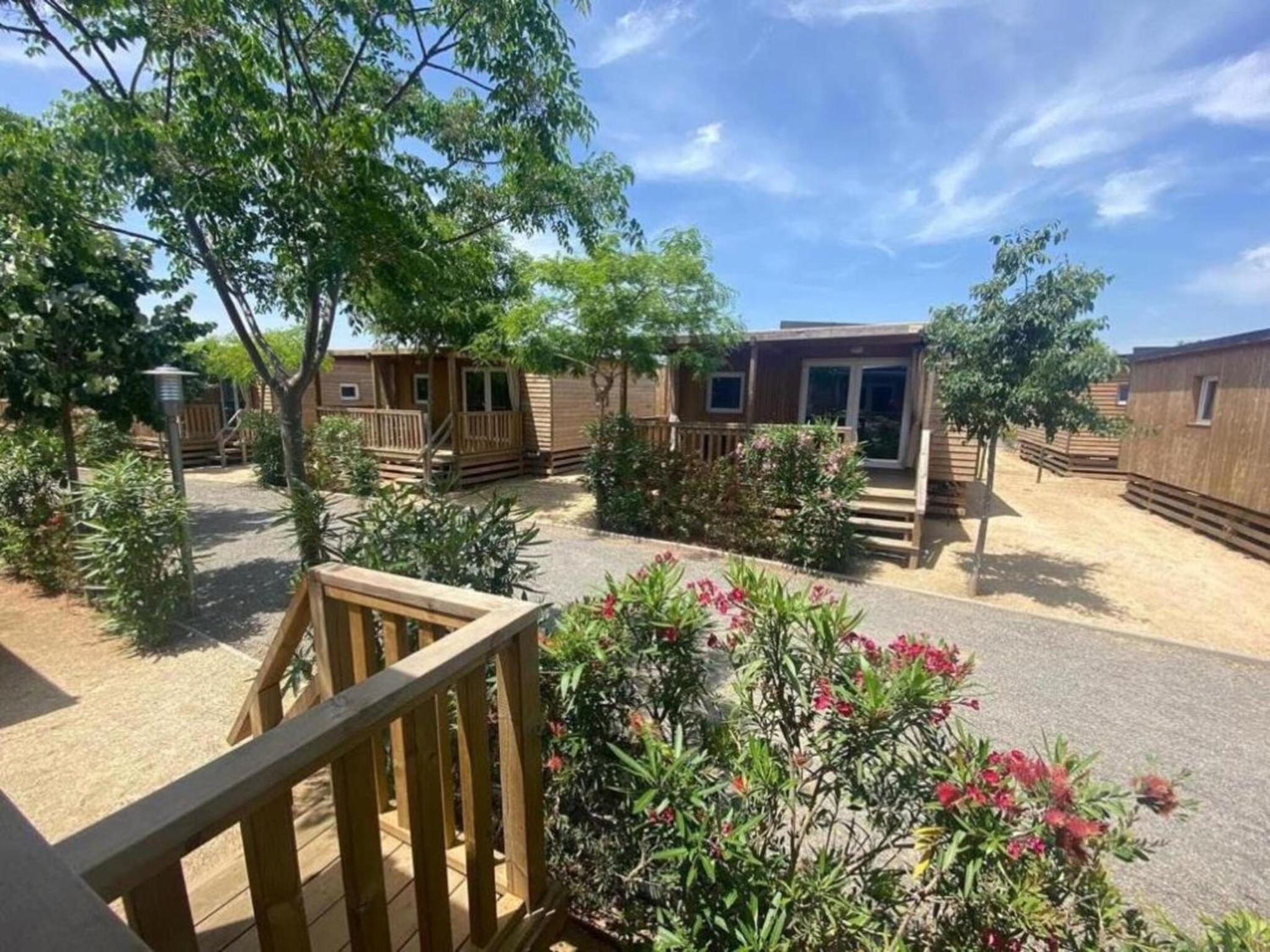 Lovely mobile home with terrace