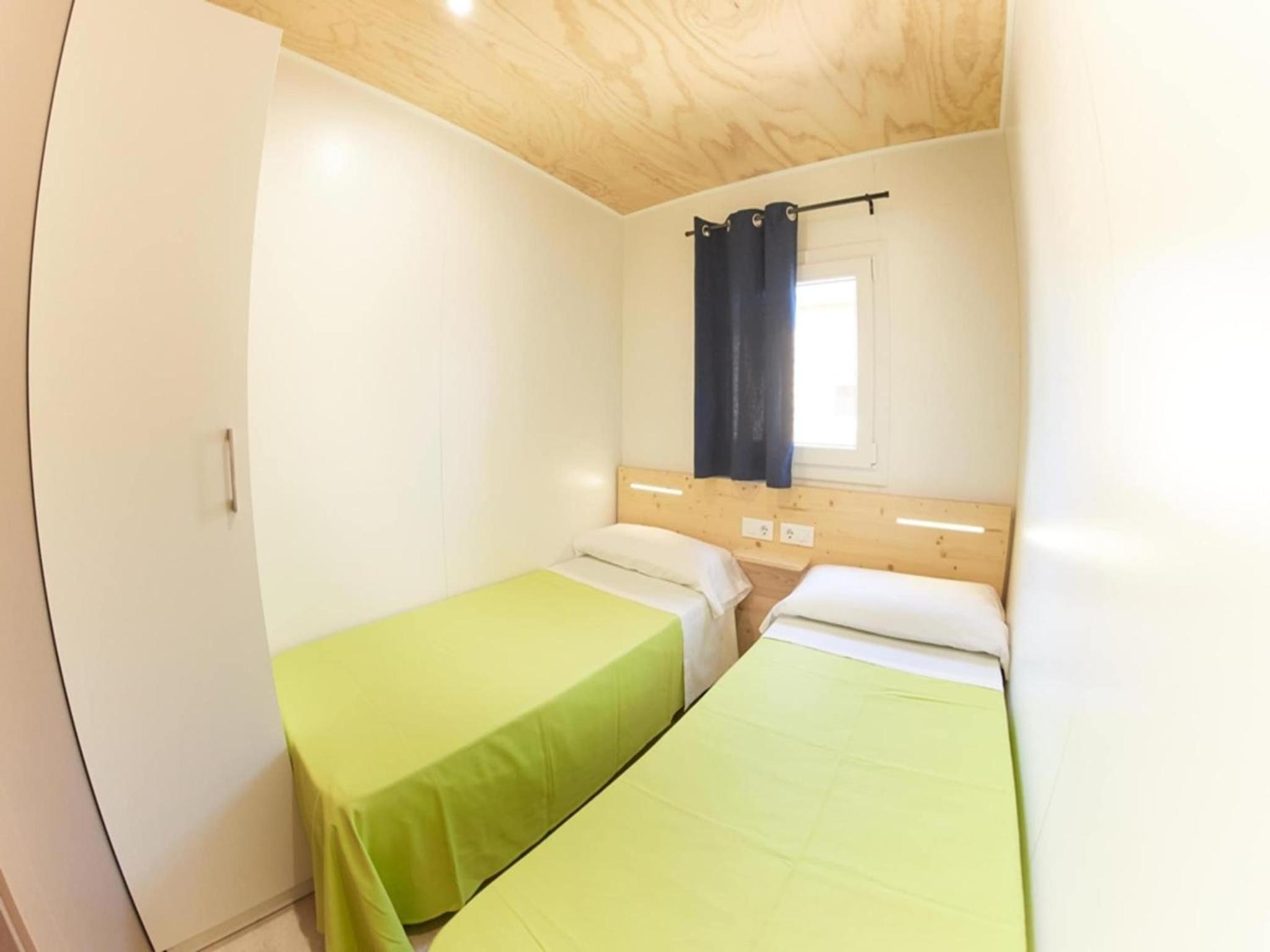 Lovely mobile home with terrace