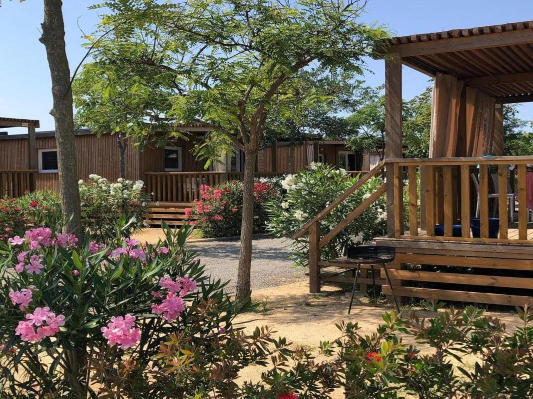 Lovely mobile home with terrace