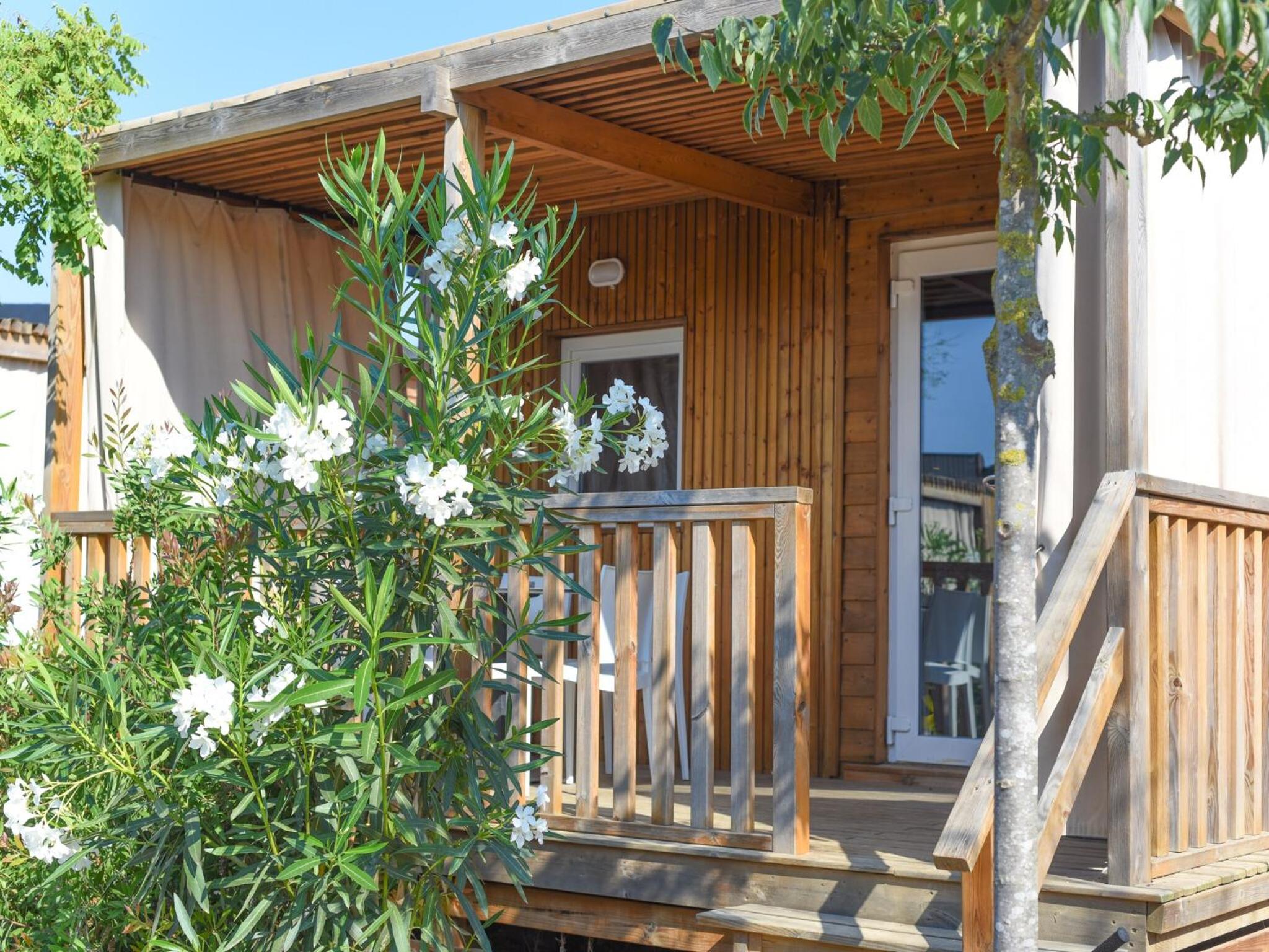 Lovely mobile home with terrace