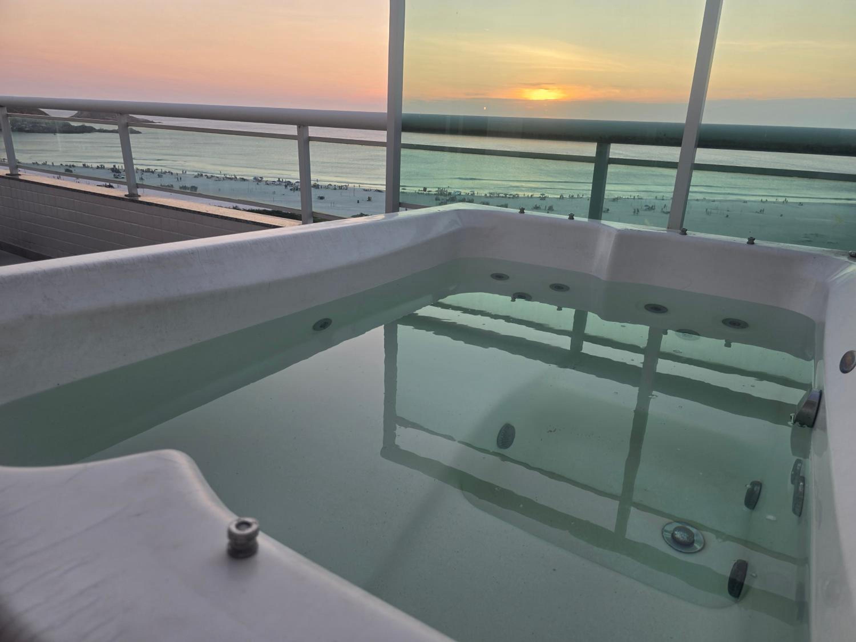 Apartamento Cobertura com vista espetacular para o mar,jacuzzi e churrasqueira, Arraial do Cabo