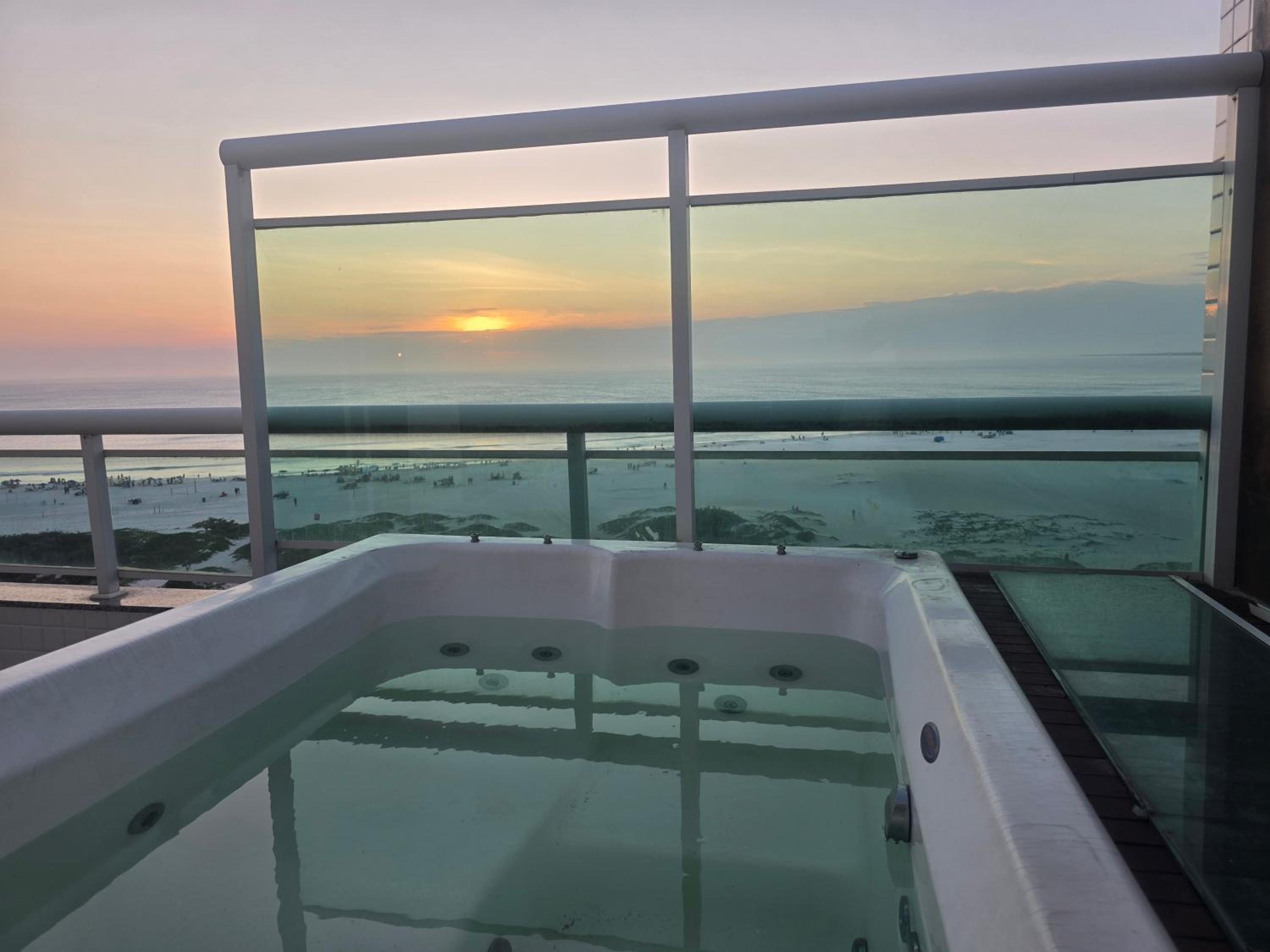 Apartamento Cobertura com vista espetacular para o mar,jacuzzi e churrasqueira, Arraial do Cabo