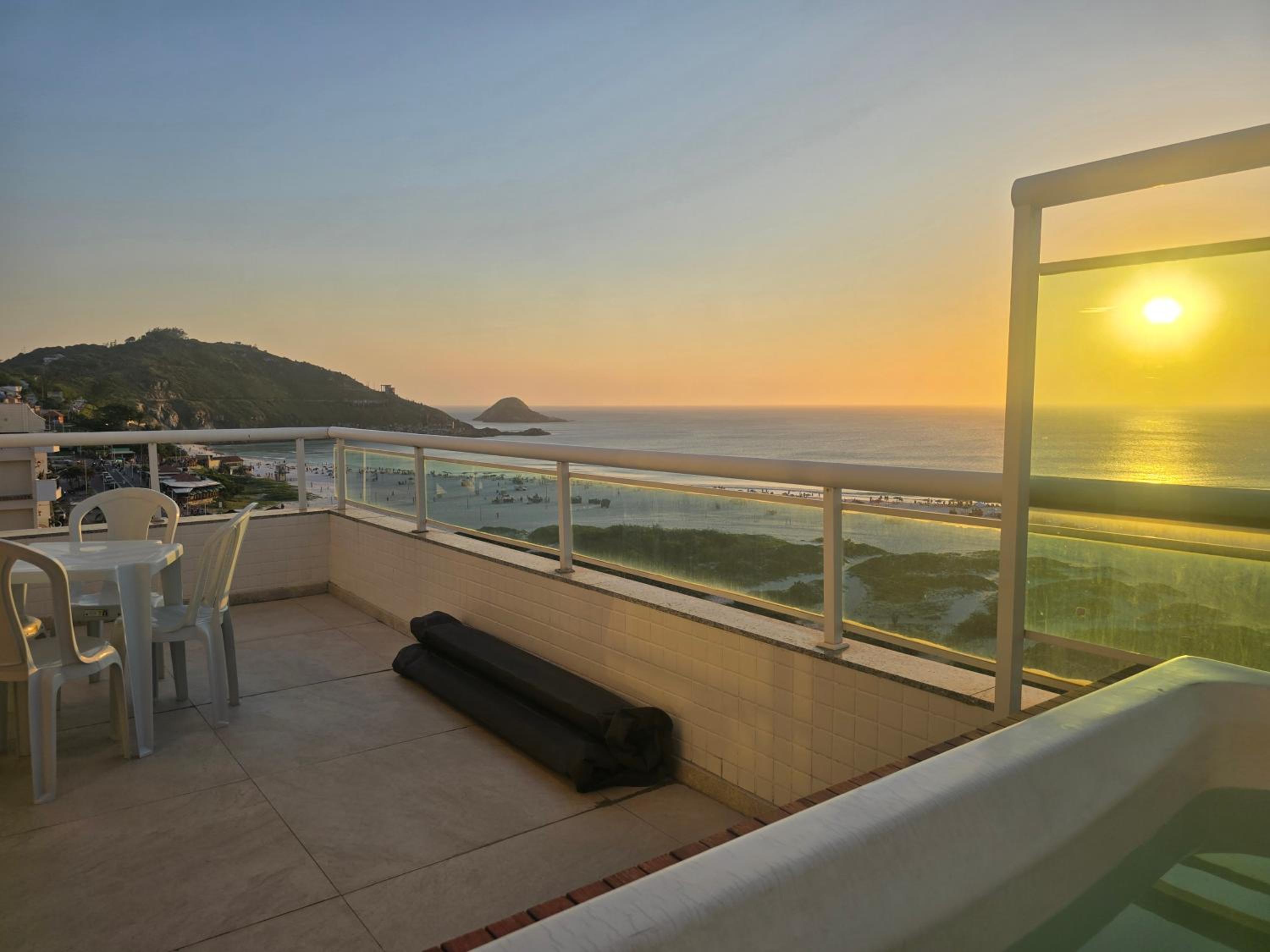 Apartamento Cobertura com vista espetacular para o mar,jacuzzi e churrasqueira, Arraial do Cabo