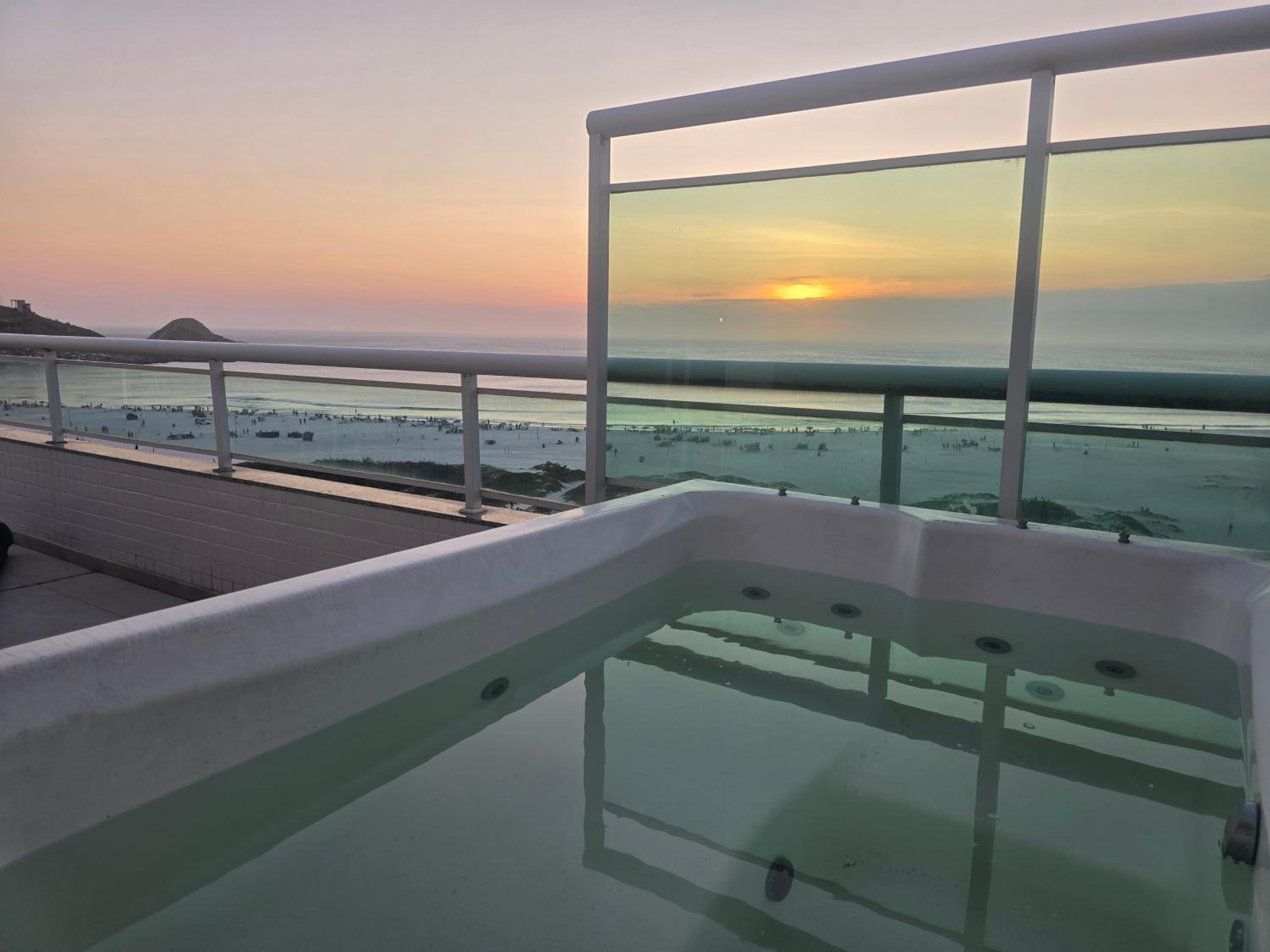 Apartamento Cobertura com vista espetacular para o mar,jacuzzi e churrasqueira, Arraial do Cabo