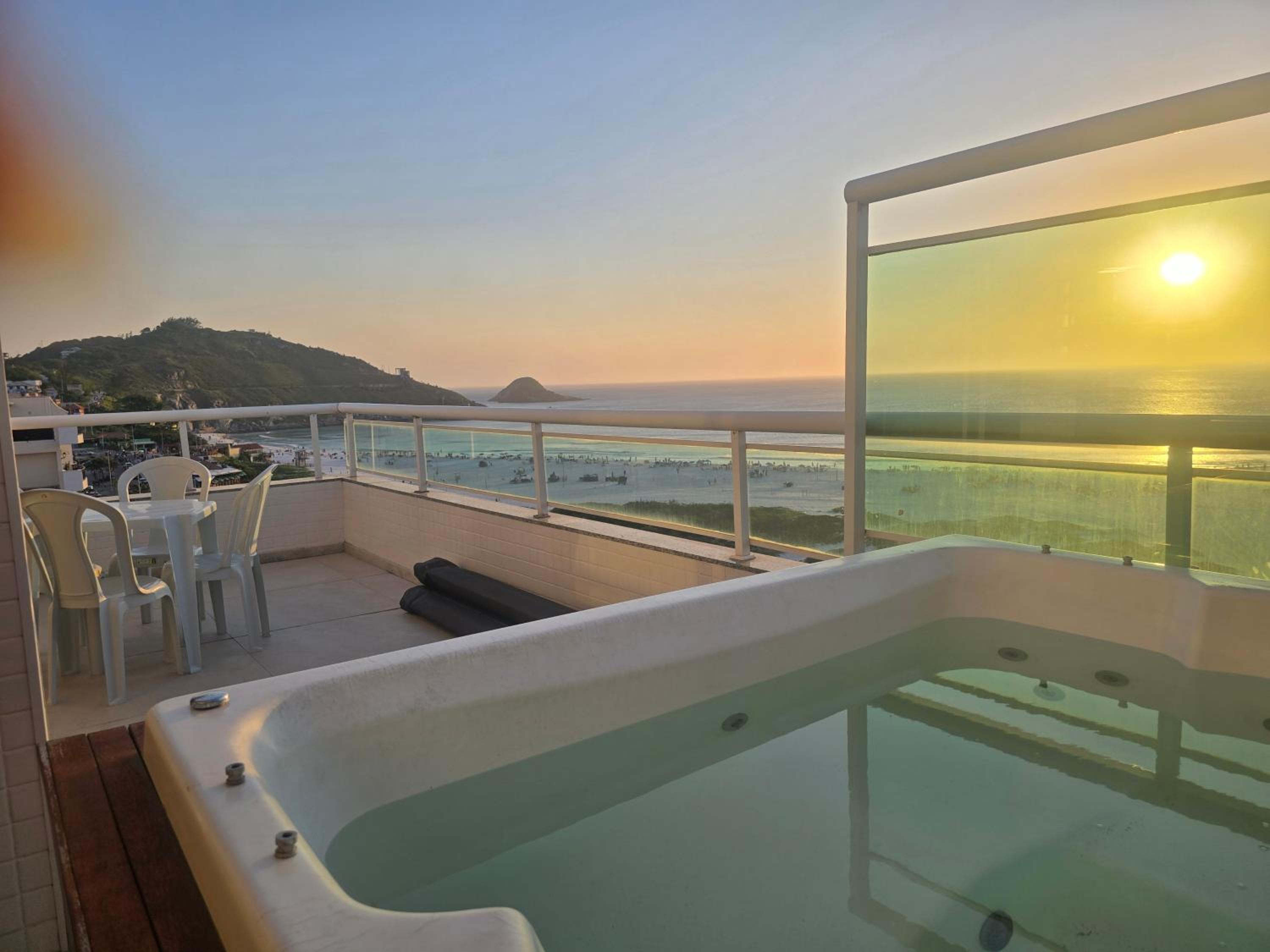 Apartamento Cobertura com vista espetacular para o mar,jacuzzi e churrasqueira, Arraial do Cabo